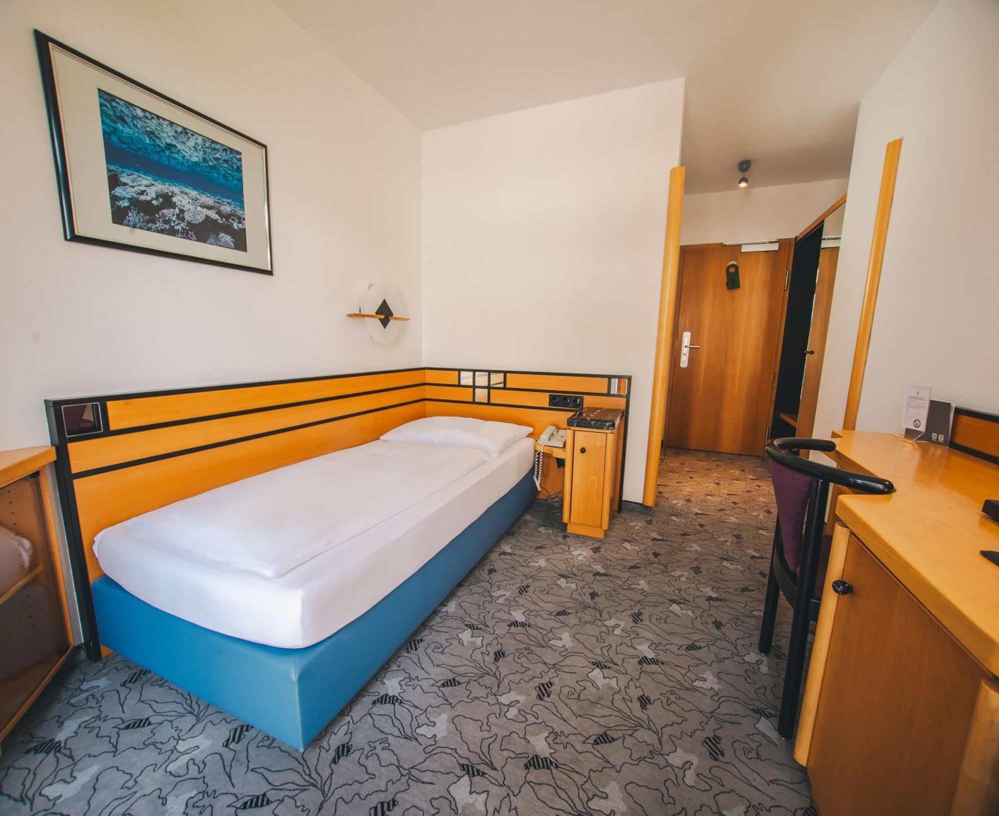 Hotel Waldperlach By Blattl 3*